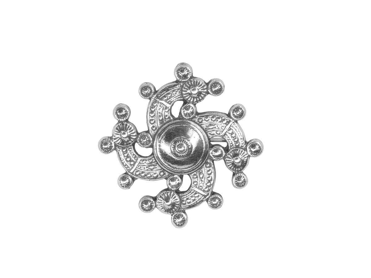 Скандинавская брошь